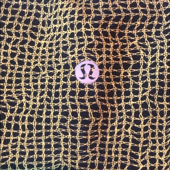 ❤️SOLD❤️ LULULEMON CROP LEGGINGS - Picture 3 of 4